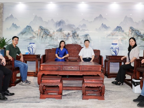 材通：广东建材协会常务副会长陈环一行莅临参观指导，共谋行业发展新蓝图